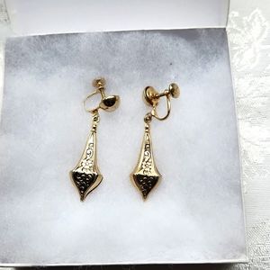GOLD DROP SCREW BACK EARRINGS.  NWOT